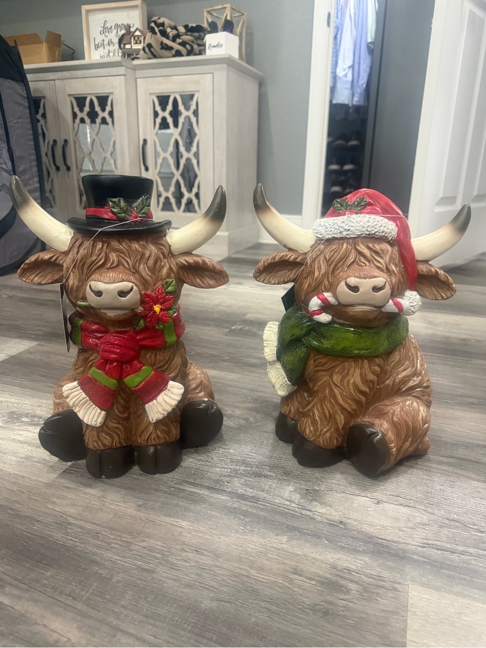 Hobby Lobby 13.5” highland Christmas cows!! LARGE! Set of 2!